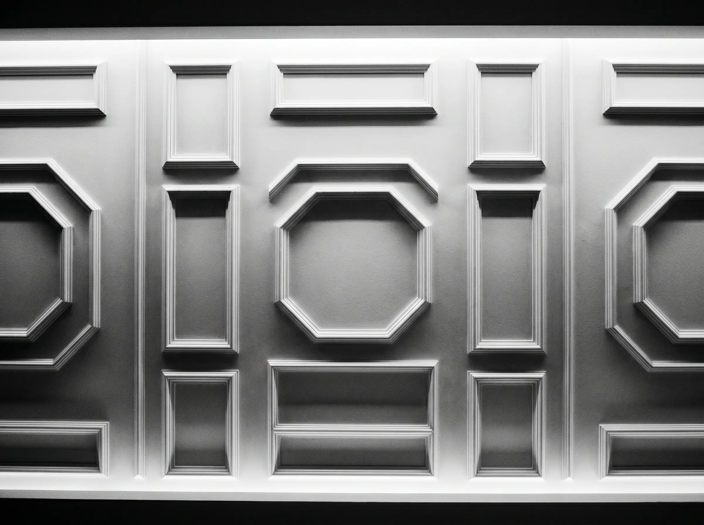 Boiserie decorativa in gesso rivestito